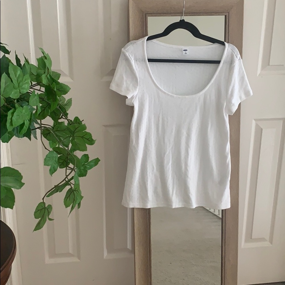 Low-scoop neck tee